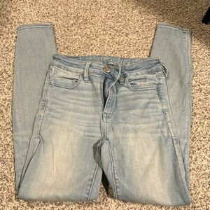 American eagle light wash jeans, stretchy material size 4